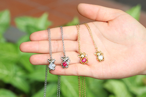 EYIKA Collana con Ciondolo a Forma di Orsacchiotto con Cuore di Diamante Rosso, Placcata in Oro 18k, Gioielli per Donne 2021 - Product Image 6