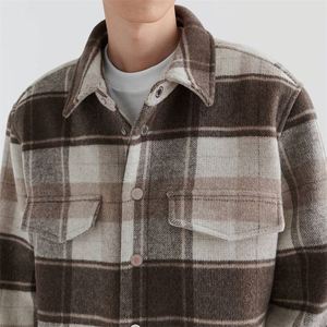 Vente en gros de vestes de chemises à carreaux en laine mélangée personnalisées Fabricant de printemps Streetwear décontracté Décoration de boutons à la mode Tissage non tissé - Product Image 3