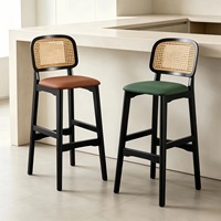 Tabouret de bar moderne en bois avec dossier haut et assise confortable pour îlot de cuisine ou bar à domicile