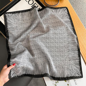 Fabricant 100% foulard carré en soie de mûrier <span class=keywords><strong>Bandana</strong></span> Fashion Summer Printed Pure Silk Neck Tie Short Small Neck Scarf - Product Image 1