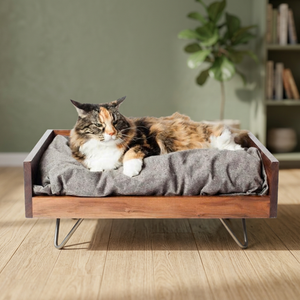 Cama para mascotas de madera natural con patas de hierro y Manta de algodón, cama de madera para perros y gatos, venta al por mayor en Vietnam - Product Image 3