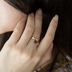 Anello a Stella per Donne, Stile Coreano alla Moda, Design con Stella Mobile, Anello Aperto Regolabile Minimalista per Uso Quotidiano, Gioiello Statement - Product Image 3