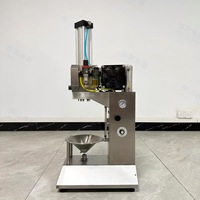 Volledig automatische groene kokosnootschilmachine, industriële kokosnootschilverwijderingsmachine voor de productielijn van kokoswater, fruit.