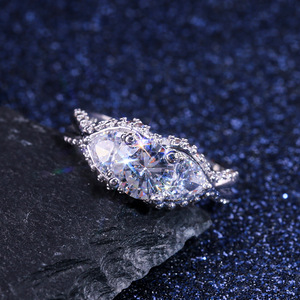 Anello con Gemma a Forma di Cuore per Donne, Elegante Gioiello da Dito per l'Ufficio e la Moda - Product Image 6