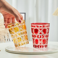 Verre à whisky, bière ou eau minimaliste et coloré en verre sodocalcique, avec motif en relief à carreaux, sans poignée ni couvercle, monocouche