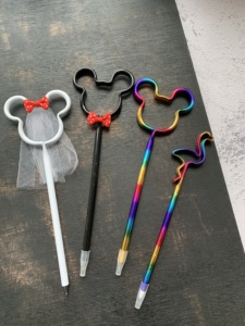 2024 Factory Customize Topper Card Printing <strong>Pens</strong> Cute <strong>Animal</strong> <strong>Shaped</strong> Promotional Plastic Bent <strong>Pen</strong> Billboard Ballpoint <strong>Pen</strong>