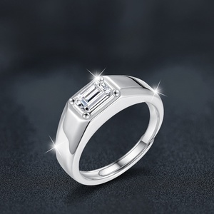 Minimalistische Mode S925 Sterlingsilber Vergoldet Smaragdschliff 1CT VVS GRA Moissanit Schmuck Funkelnde Verstellbare Ringe für Herren - Product Image 2