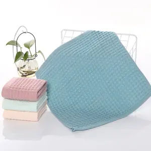 Toalla cuadrada deportiva pequeña de regalo absorbente de alta calidad estilo gofre 14x14 ''toallas de mano suaves de algodón
