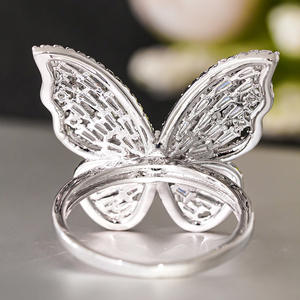 A134 Anello con diamante a forma di farfalla in oro bianco con taglio baguette colore naturale G per gioielli da sposa da donna - Product Image 5