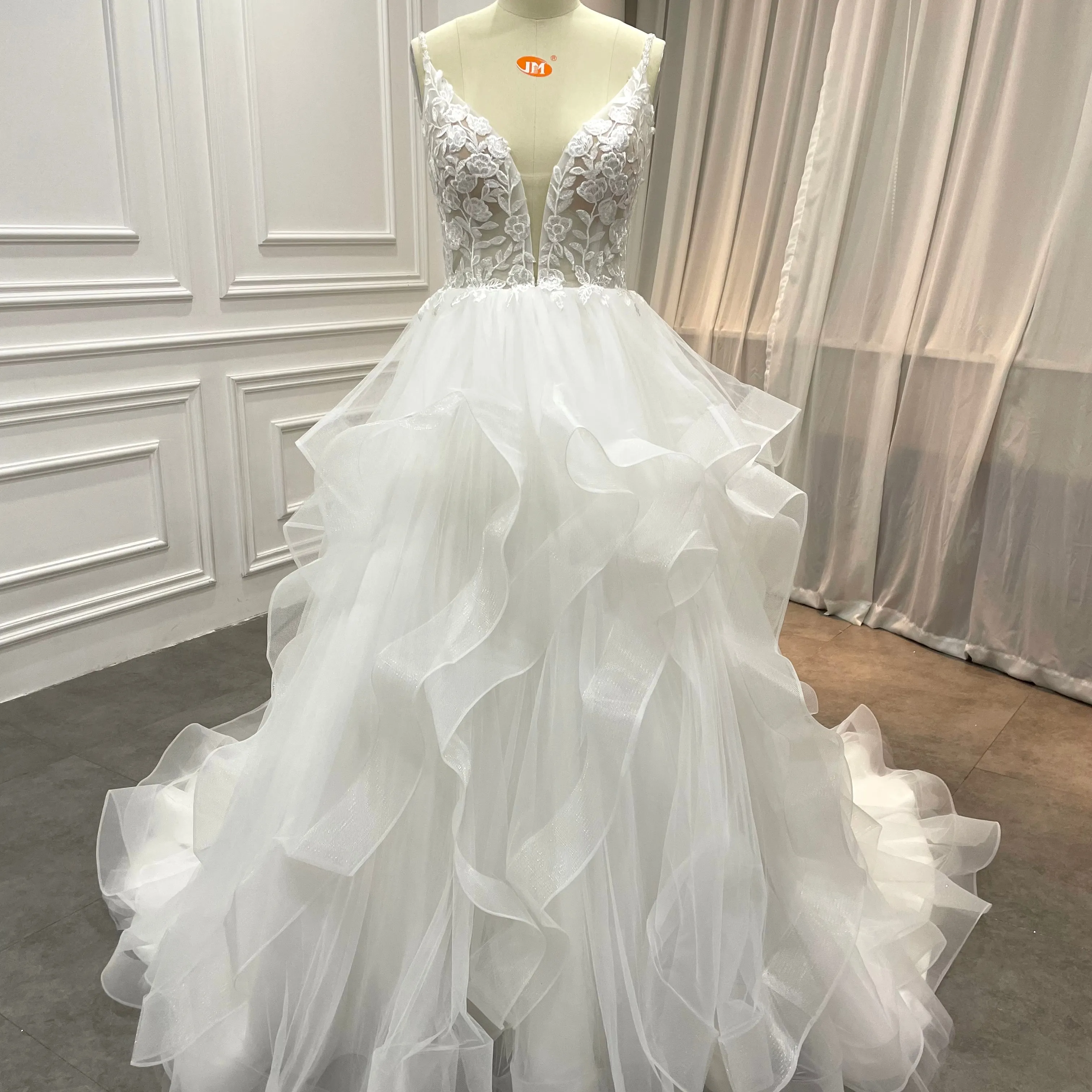 Hot Selling Gorgeous Appliques A-line Wedding Dress Modern Women Wedding Ceremony Dresses Wedding Dress Bridal