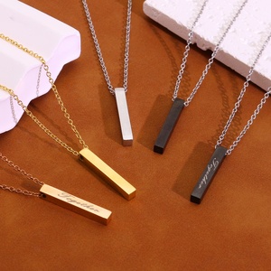 Персонализированное 3D-ожерелье-буква из нержавеющей стали с позолотой 18K, с возможностью гравировки, вертикальная цепочка, унисекс - Product Image 2