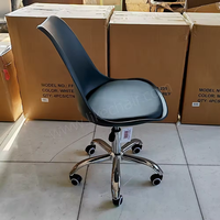 Chaise de bureau contemporaine pivotante et réglable avec siège en plastique, coussin en PU et roulettes