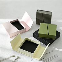 Boîte cadeau à double ouverture pour bijoux avec éponge pour bracelets, pendentifs, bagues, colliers, broches et boucles d'oreilles, boîte de rangement magnétique pour cadeaux