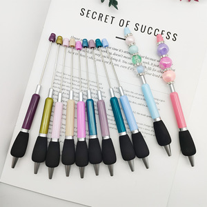 Penna Promozionale Sportiva con Meccanismo a Scatto, Decorata con Perline, in Plastica Economica con Logo Personalizzabile - Product Image 3