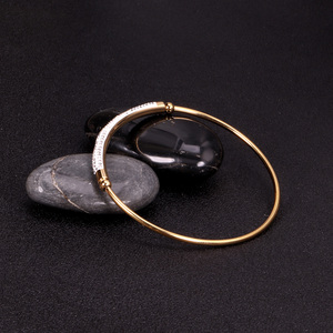 กำไล<span class=keywords><strong>ข้อ</strong></span><span class=keywords><strong>มือ</strong></span>ดีไซน์ลูกศรแฟชั่นเหนือกาลเวลา <span class=keywords><strong>แบรนด์</strong></span><span class=keywords><strong>ดัง</strong></span> ขัดเงาสีทอง สแตนเลสสตีล เครื่องประดับงานแต่งงานสำหรับผู้หญิง - Product Image 4