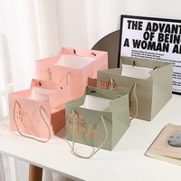 Sac cadeau carré en papier avec estampage à chaud, sac à main pour mariage, anniversaire, fête, bonbons, fleurs, emballage, sacs en papier avec poignée en corde