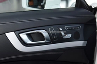 Machine à coudre pour l'intérieur automobile