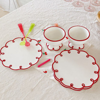 Ensembles de vaisselle en céramique creuse en relief de Style nordique vaisselle plats et assiettes assiette de Charge de mariage servant des assiettes en céramique