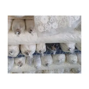 Dentelle polychimique, 44 ", en Stock