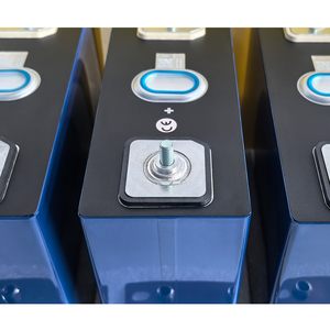 欧盟库存长循环寿命<span class=keywords><strong>3</strong></span>.2V 314Ah 320Ah磷酸铁锂方形电池太阳能锂离子电池用于家庭备用电源存储 - Product Image 2