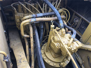 Excavadora de cadenas Caterpillar 325 DL de segunda mano con motor Cummins de 136KW de potencia y 25 toneladas de peso operativo, ideal para construcción. - Product Image 6