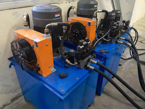 Rouleau de canal de jambe de force solaire automatique formant la machine Support en U Stent Structure de montage de panneau solaire Pompe à moteur à roulement central - Product Image 3