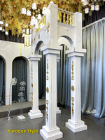 Arche de mariage de style palais blanc et or de luxe baroque européen pour la décoration d'événements et les entreprises de location