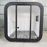 Espace de travail miniature dans un studio de bureau de jardin, cabine portable, petite maison sur roues