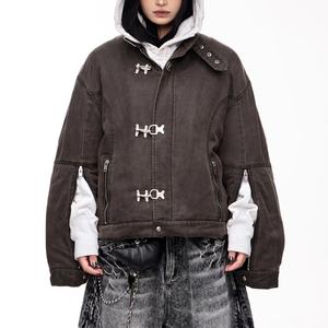 เสื้อแจ็คเก็ตยีนส์ผู้ชายสไตล์สตรีทลำลองแบบขายส่ง น้ำหนัก 14 ออนซ์ ดีไซน์แบบ Deconstructed ลุคทำสีซีด แจ็คเก็ตสั้นทรงหลวม - Product Image 4