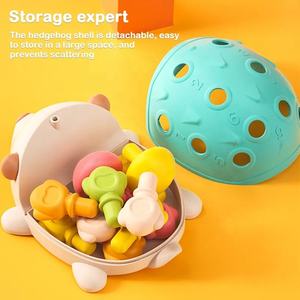 Jouet Montessori hérisson <span class=keywords><strong>motricité</strong></span> fine jouet sensoriel pour bébé <span class=keywords><strong>de</strong></span> <span class=keywords><strong>18</strong></span> + <span class=keywords><strong>mois</strong></span> cognition des couleurs activité d'apprentissage des nombres jouet éducatif - Product Image 6