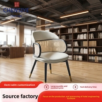 Chaise de bureau multifonctionnelle en bois massif de style sud-est asiatique avec dossier, idéale pour les salles d'hôtel et les restaurants