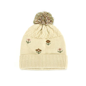 Bonnet tricoté à fleurs personnalisé de haute qualité pour les femmes Style d'affaires automne hiver voyage en gros fil de coton chaud élégant - Product Image 3
