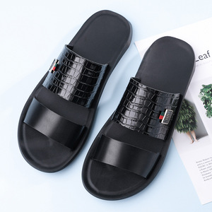 Sandales décontractées pour hommes en cuir PU, style peep-toe, texture croco, confortables, respirantes, à double bride large, 3 couleurs, vente en gros - Product Image 3