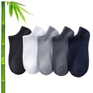 Calcetines tobilleros de fibra de bambú transpirables a precio bajo al por mayor, calcetines informales de negocios con logotipo personalizado, lisos, sin mostrar, carbón de bambú de corte bajo - Product Image 4