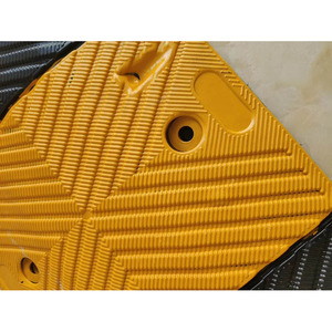 Reductores de velocidad de caucho de 15-25 mph con textura para uso en carreteras, gasolineras, garajes y bancos - Product Image 4