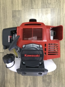 Desbrozadora de gasolina con motor <span class=keywords><strong>Kawasaki</strong></span> <span class=keywords><strong>TJ53E</strong></span> original de 2 tiempos y 53.2 cc - Product Image 1