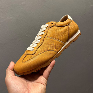 Chaussures de sport rétro en cuir véritable pour hommes, légères, décontractées, à talon plat, couleur unie, lacets avant, pour fitness et entraînement croisé - Product Image 1