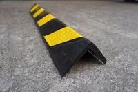 Protection d'angle en caoutchouc de 800 mm avec 4 blocs réfléchissants jaunes en forme de L pour la sécurité des murs de garage et d'entrepôt