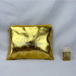 กระเป๋าเครื่องสำอางหนัง PU แบบคลาสสิกขายส่ง พร้อมช่องเก็บของโลหะสีทอง  ผิวเรียบเนียนมันวาว  โลโก้สั่งทำได้ - Product Image 2