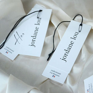 Étiquettes suspendues personnalisées écologiques en papier imprimé avec nom et logo pour vêtements, sacs, chaussures - Étiquettes de prix - Product Image 5
