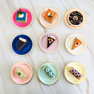 <span class=keywords><strong>Assiettes</strong></span> en papier rondes <span class=keywords><strong>de</strong></span> 4 pouces en dentelle dorée jetable couleur macaron Set <span class=keywords><strong>de</strong></span> vaisselle d'anniversaire <span class=keywords><strong>Assiettes</strong></span> à gâteaux en papier <span class=keywords><strong>Lot</strong></span> <span class=keywords><strong>de</strong></span> <span class=keywords><strong>8</strong></span> - Product Image 3
