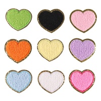 Reuners Patch en tissu chenille brodé 3D personnalisé avec sequins en forme de cœur, couleur personnalisée, style à coudre pour jeans, chemises, vêtements