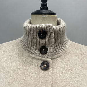 <span class=keywords><strong>Cappotto</strong></span> Invernale da Donna Jancoco Personalizzato di Media Lunghezza con Collo Alto, Polsini a Costine, Vere <span class=keywords><strong>Tasche</strong></span> in Pelliccia di Visone e Lana Cashmere - Product Image 4