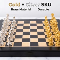 Jeu d'échecs en laiton sculpté creux de qualité supérieure, échiquier en bois pliable, jeu de table décoratif pour cadeau d'affaires ou décoration intérieure