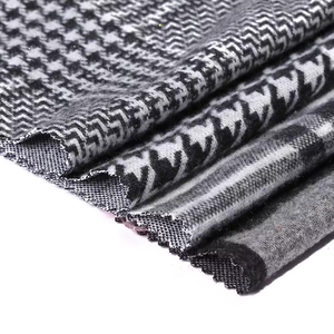 Tissu à tricoter Jacquard en polyester tricoté à motif de géométrie différente à vendre - Product Image 1