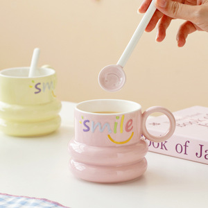Mug personnalisé avec cuillère à visage souriant, tasse à café en céramique de haute qualité pour fille, pour l'eau, le lait, le petit-déjeuner des étudiantes - Product Image 2