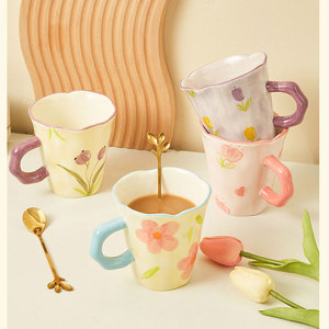 Muestra gratis 2024 nueva creativa flor pintada a mano lindas tazas de café de cerámica tulipán porcelana taza de leche tazas de té al por mayor - Product Image 4
