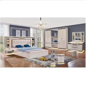 2023 luxury elegant king size bedroom sets elegant mirrored LED lighted bedroom furniture cheap scandinavian furniture