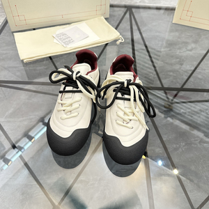 กล่องของขวัญครบชุด รองเท้ากีฬาแฟชั่นผู้หญิงคุณภาพสูงสุด ระบายอากาศได้ดีและสวมใส่สบาย เหมาะสำหรับกีฬาในสนาม - Product Image 1