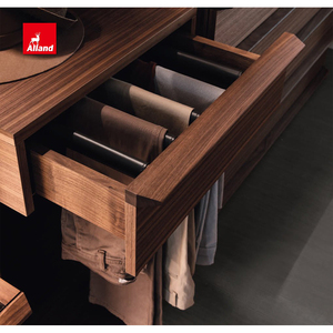 Precio de fábrica Alland personalizado en forma de U armario de grano de madera de diseño moderno de gama alta armario de vestidor de grano de madera para caminar en el armario - Product Image 4